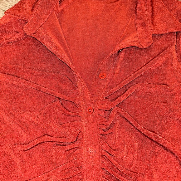 Sheen/slight shimmer red button up top - Picture 2 of 2
